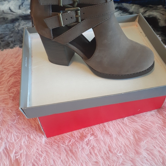 Boots - Picture 2 of 3